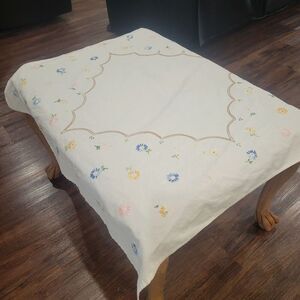Vintage Table Linen Handmade Cross Stitch Embroidered Luncheon Cloth 32 X 35”